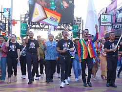 Губернатор и мэр Патонга возглавил Pride Parade на Пхукете