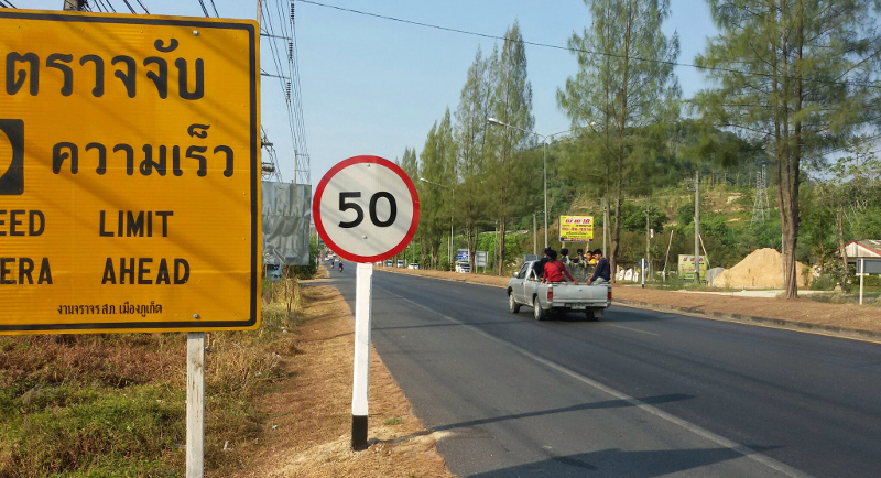 На трех скоростных трассах Пхукета установили ограничение 50 км/ч