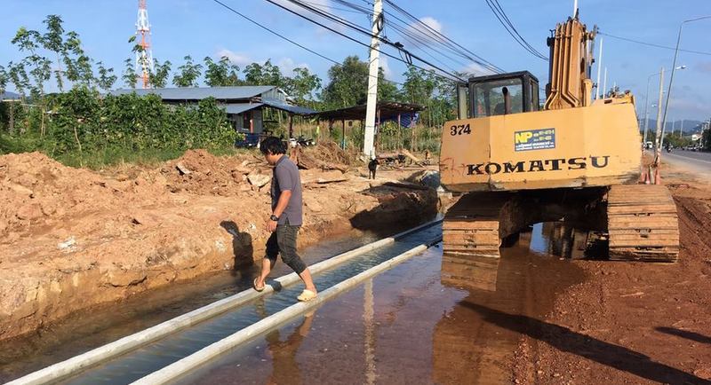 Дорожные работы оставили без воды жителей домов на Sakdidet Rd