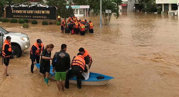 Число жертв наводнений выросло до 25 человек