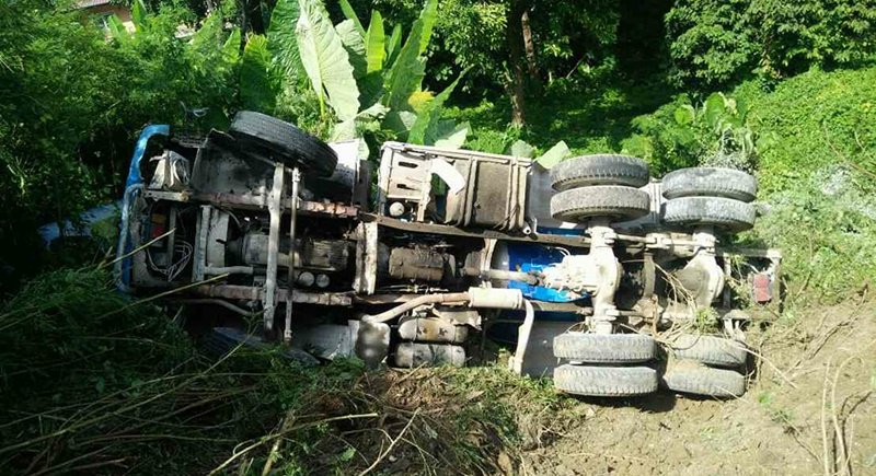 Бетономешалка разбилась на горной дороге на мысе Панва