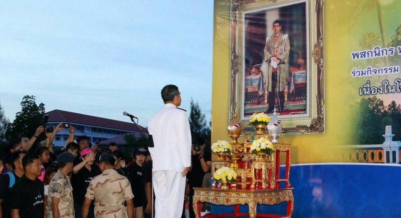 Правительство Таиланда призвало граждан носить желтую одежду в июле