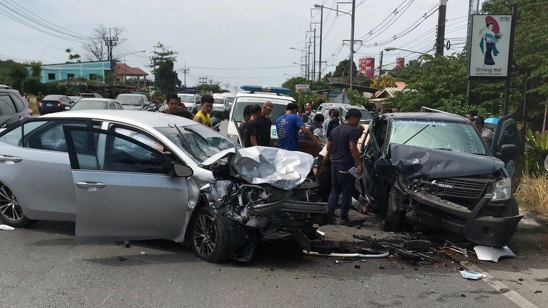 Женщина погибла в дорожной аварии на шоссе Srisoonthorn Rd