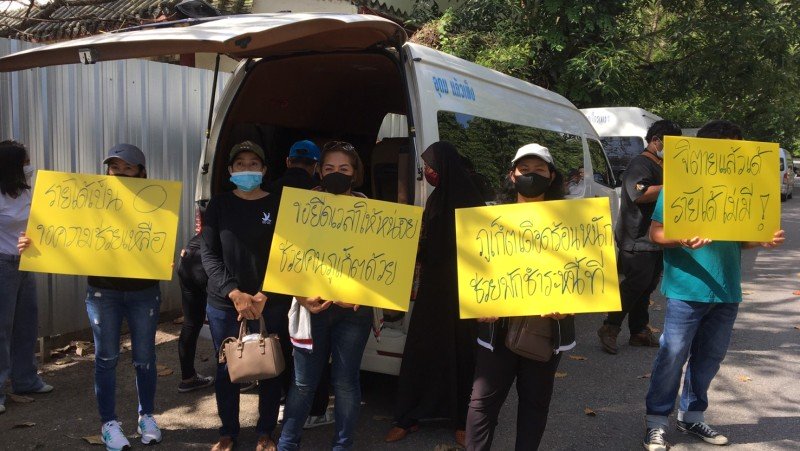 Водители такси и минивэнов провели митинг в Сапан-Хине