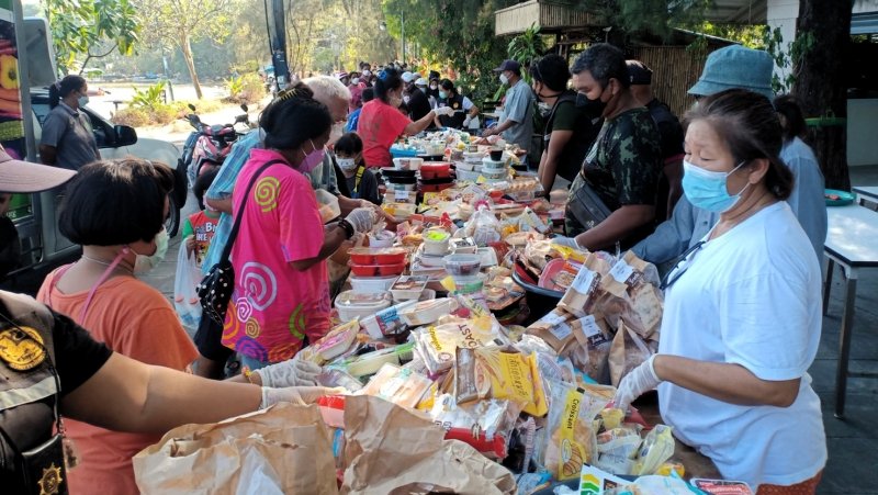 SOS продолжает раздачу продуктов на Пхукете