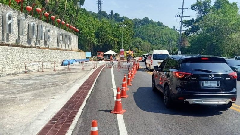 На холме в Патонге ограничили движение транспорта