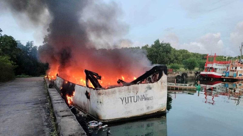 Рыболовецкое судно сгорело на Пхукете