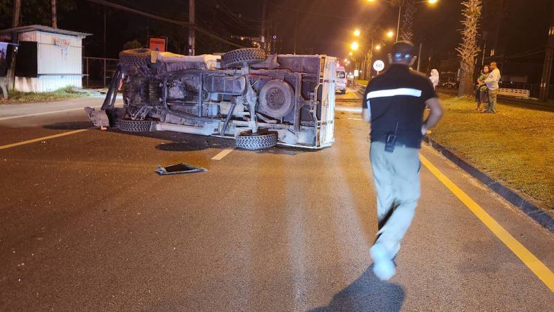 Пикап перевернулся на шоссе в Таланге, один человек погиб